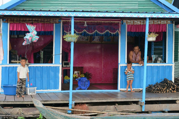 Village flottant sur les rives Sonle tap