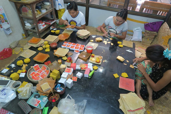 Confection de feuilles d'or - Mandalay