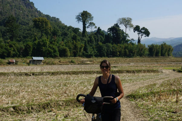 Petite balade a velo dans les rizieres aux alentours de Muang Ngoi