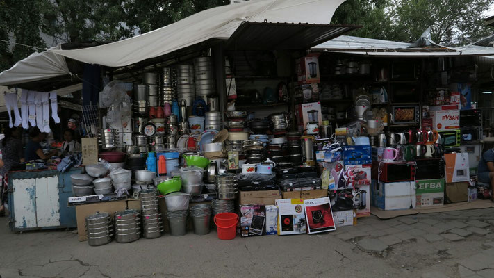 Le coin casserolle du Osh bazar à Bishkek