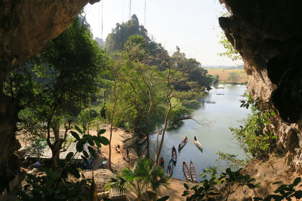 Sortie de la grotte près de Hpa An, on prend la pirogue pour faire une petite boucle dans les rizières
