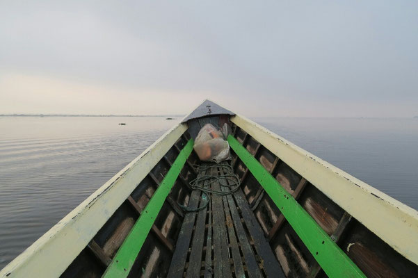 Brume matinale sur le lac Inle