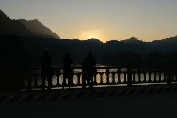Coucher de soleil sur la riviere Namou
