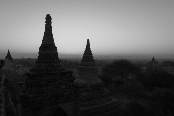 Lever de soleil sur Bagan depuis le Law ka Shaung