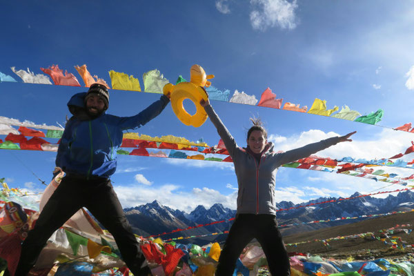 .... que l'on trouvera quelques km plus loin (plus de 4600m, c'est validé?)... pour une fois qu'il fait beau au sommet! 