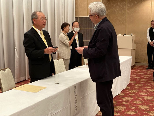 学長ブース(5大学学長との名刺交換)