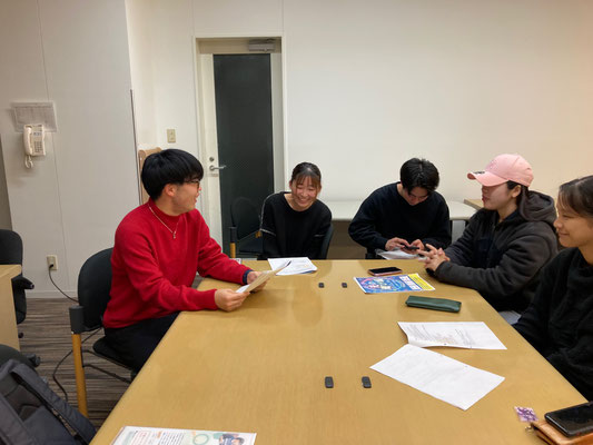 中央左側 まちづくり研究班リーダー 廣田美姫 学生研究員