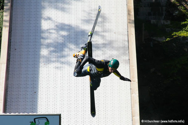 Training auf der Freestyleschanze am Luegstein See in Oberaudorf