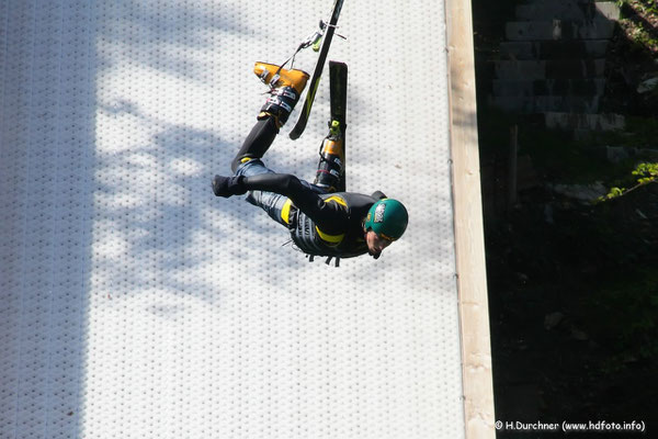 Training auf der Freestyleschanze am Luegstein See in Oberaudorf