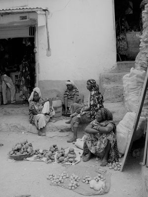 Die Kartoffelverkäuferinnen von Harar, Äthiopien