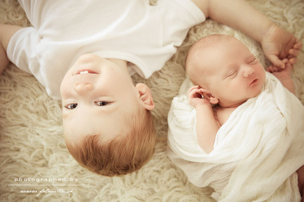 Newborn Foto Shooting mit Geschwister Bern