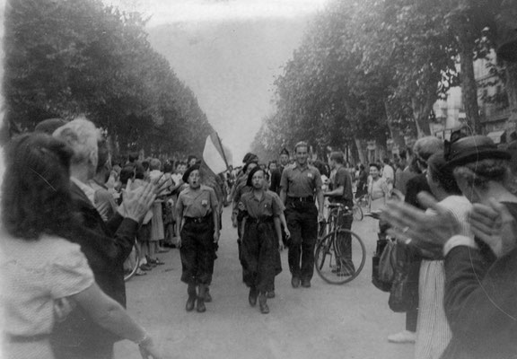 Défilé de maquisards, cours Jean Jaurès, Grenoble - photo Jack Lesage