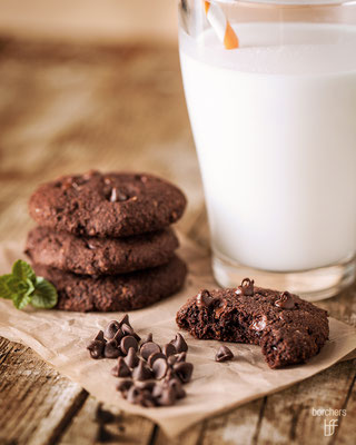 Dunkle Cookies mit Bio Kakao Nibs