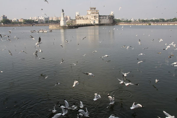 Jamnagar - palais au milieu du lac artificiel