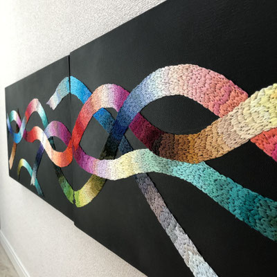 「spiral」アップ、キャンバス（300x600mm）×2、刺繍、アクリル、雲母
