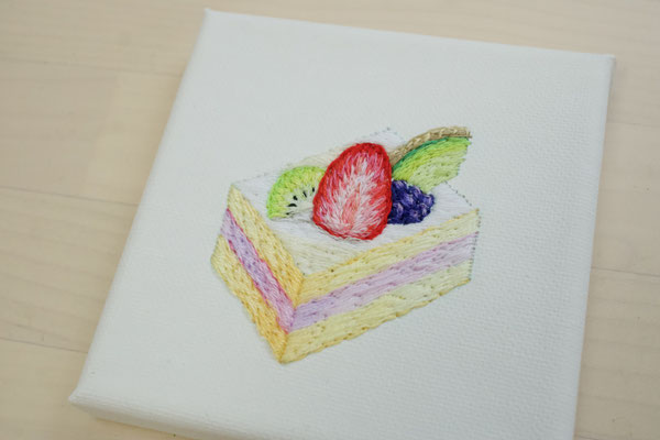 お菓子シリーズ「フルーツケーキ」10×10cm、刺繍