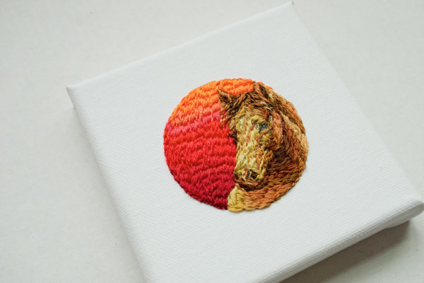 「午」、10×10cm、刺繍