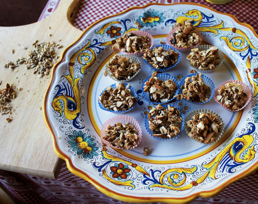 pasticcini, fiocchi di cereali, muesli 