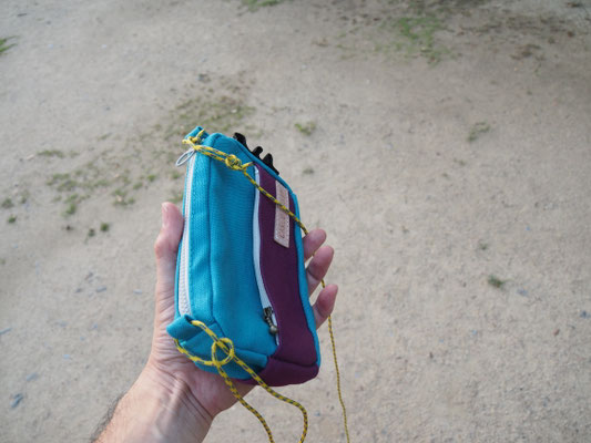 アウドドアスマホバッグ