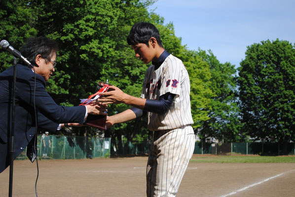 優勝カップ　藤田