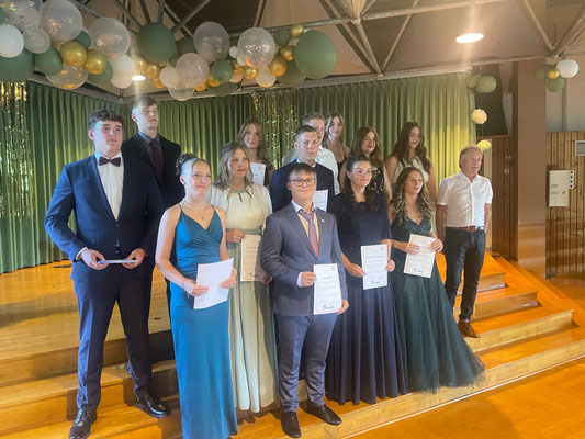  Die Schulsanitäter: Kiara Haßler, Silas Stöcker, Hannah Schlapbach, Leonie Homrich, Leonie Jolin Dörnbach, Lian Silas Krämer, Toni Manfred Krämer, Johanna Feisel, Nina Röthig, Theresa Nöh und Karla Leser