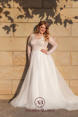 Brautkleid große Größemit langen Ärmel aus Spitze und Softtüll vorne