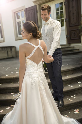 Hochzeitskleid Standesamtkleid mit Schleppe und Trägern