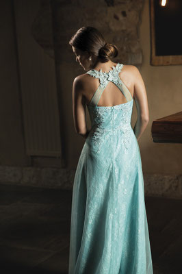 Abendmode Abiballkleid Brautjungfer Trauzeugin Brautmutter aus Tüll und Tattospitze hinten