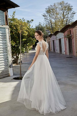 Vintage Brautkleid mit kleinen Punkten im Softtüll, Spitze und Volantärmelchen hinten