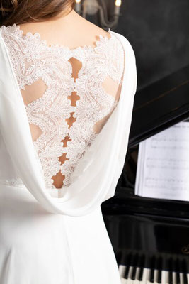 Brautkleid Hochzeitskleid aus Chiffon mit transparentem Spitzenrücken 