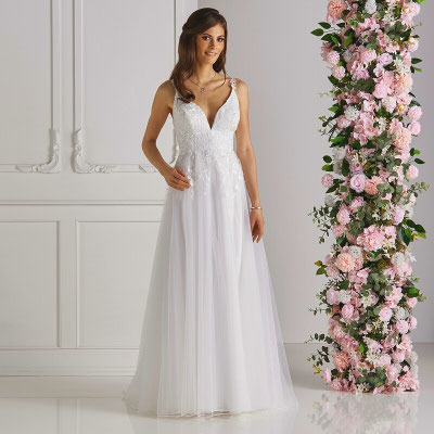 Brautkleid Hochzeitskleid viel Spitze mit Schlitz im Rock