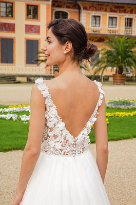 Brautkleid 3D Spitze mit tiefem Rücken