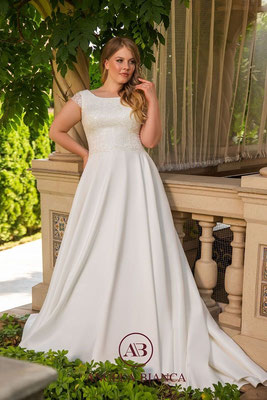 Brautkleid A-Linie aus Spitze und Satin mit Taschen große Größe vorne