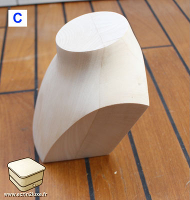 Buste en bois massif pour présentation de parure et ensemble de bijoux