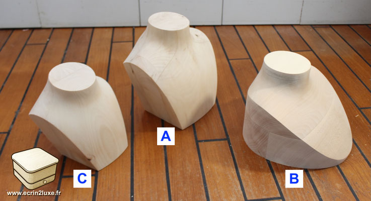 Présentoir artisanal bois brut pour collier ras-de-cou et torque