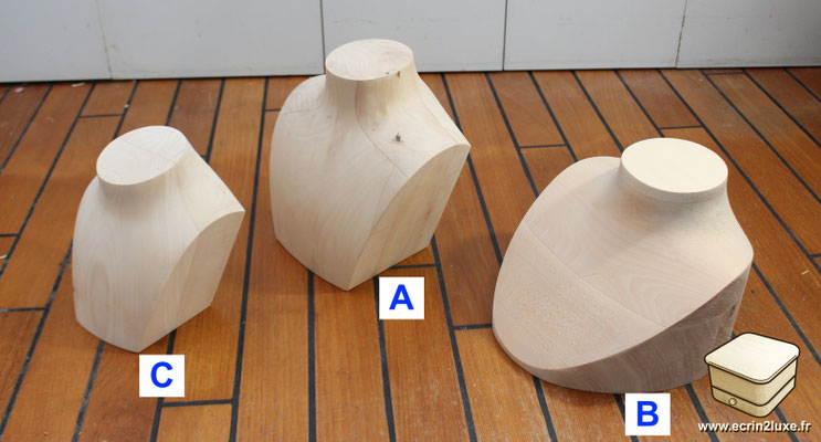 Buste bois atelier Collier : torque, sautoir, ras-de-cou, chaîne ornée