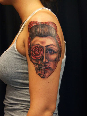 harf skull girl tattoo
