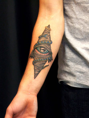 eye tattoo
