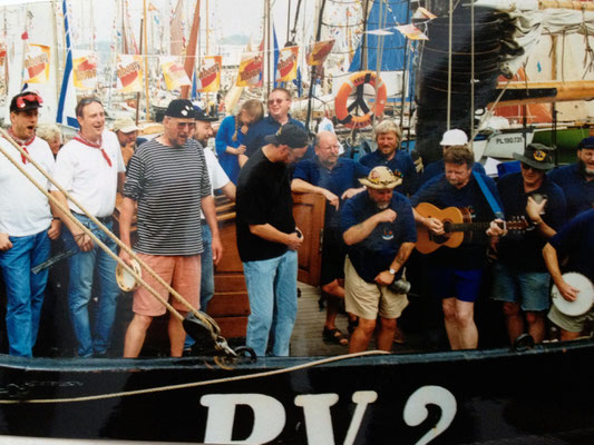 1999 Zusammen mit Hanging Johnny auf der Bühne in Paimpol