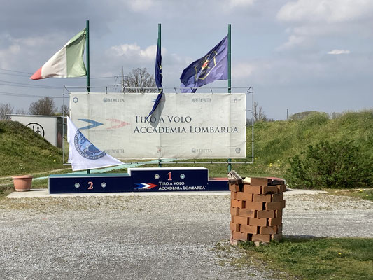 Tontaubenschiessen https://www.tiroavolo.ch