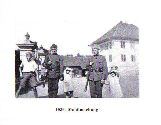 Generalmobilmachung am 2.9.1939! Vor Gemeindehaus Wohlen verabschieden sich die Väter!