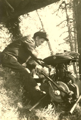 Maschinist Felix Hohenwarter beim Einsatz in Werfen, 1961