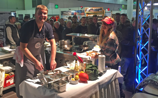 Jörg Strehlow und Babs in der Showküche