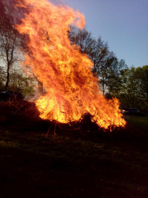... entwickelt sich ein stattliches Feuer