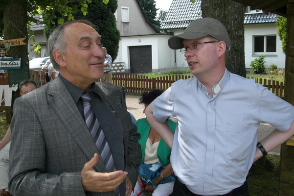 Burkhard Schmelz im Gespräch mit ehem. Bürgermeister Dr. Klaus Walterscheid