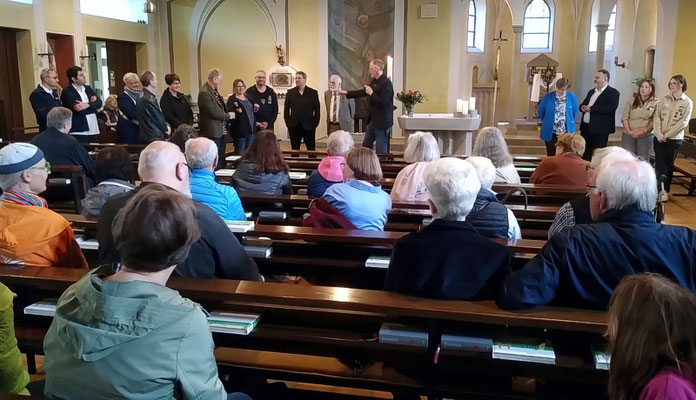 Auftakt in der Kirche