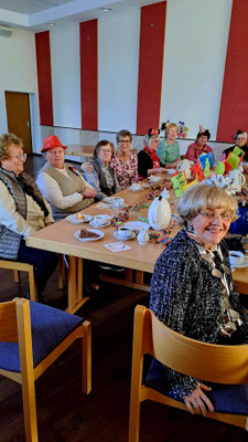 An der Kaffeetafel