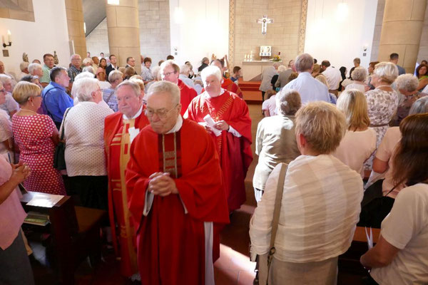 Auszug aus der Kirche