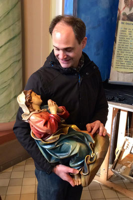 Unser Pfarrer mit „seiner“ Maria