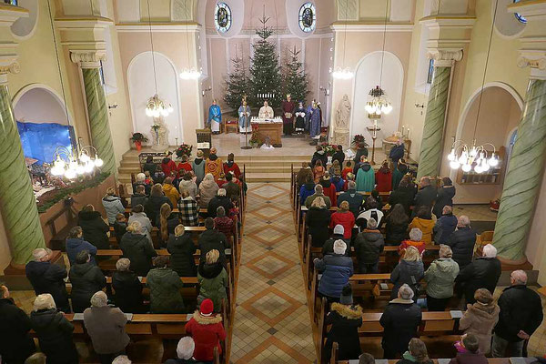 Blick in den Kirchenraum